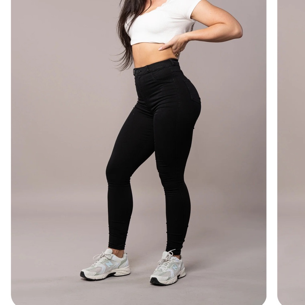 FITJEANS Women's Black Skinny Jeans